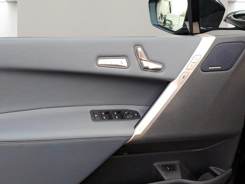 BMW iX xDrive40* SPORT PACKAGE* MEMO* H&K* ГАРАНЦИЯ, снимка 4 - Автомобили и джипове - 53428785