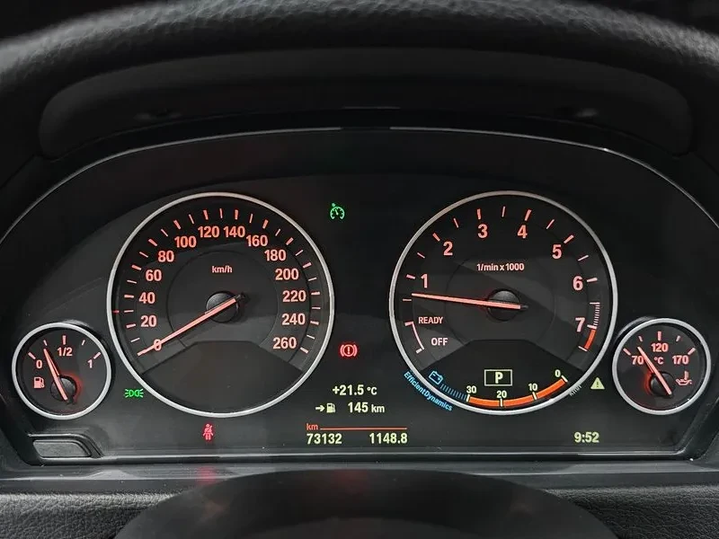 BMW 320 I Luxury, снимка 8 - Автомобили и джипове - 56069873