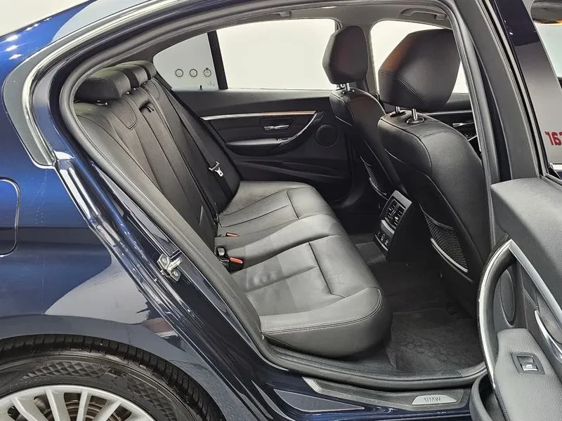 BMW 320 I Luxury, снимка 12 - Автомобили и джипове - 56069873