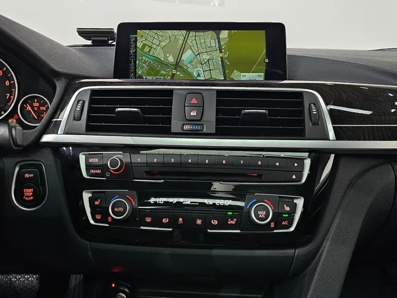 BMW 320 I Luxury, снимка 14 - Автомобили и джипове - 56069873