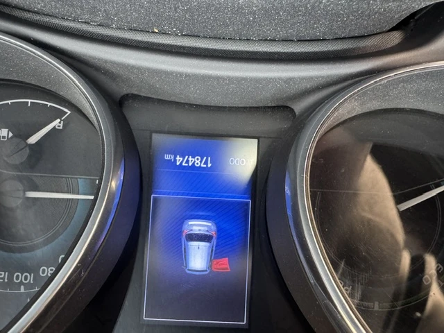 Toyota Auris, снимка 4 - Автомобили и джипове - 56412919