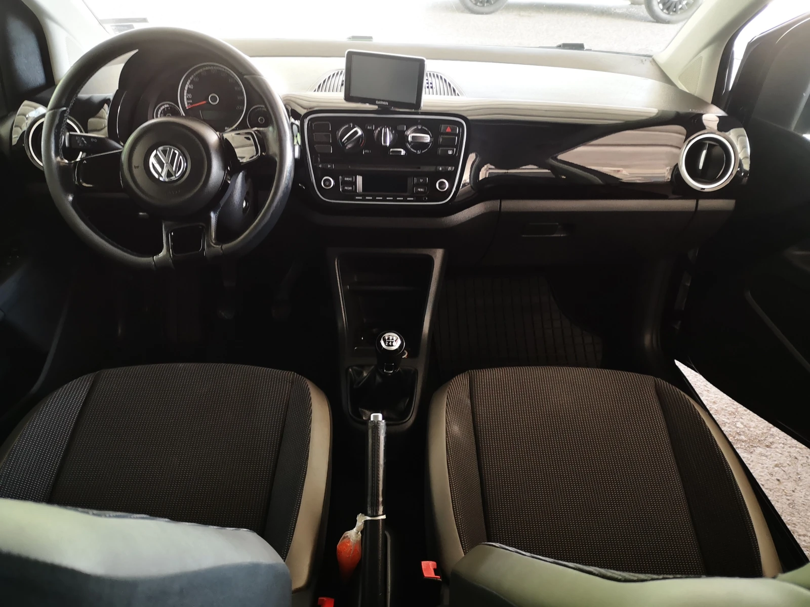 VW Up 1.0 - изображение 10