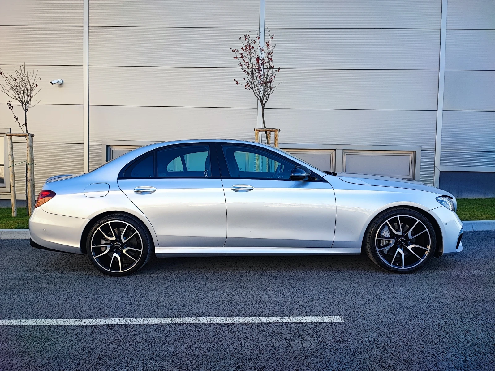 Mercedes-Benz E 43 AMG 4MATIC/BURMESTER/MULTIBEAM/VIRTUAL COCKPIT/FULL - изображение 6