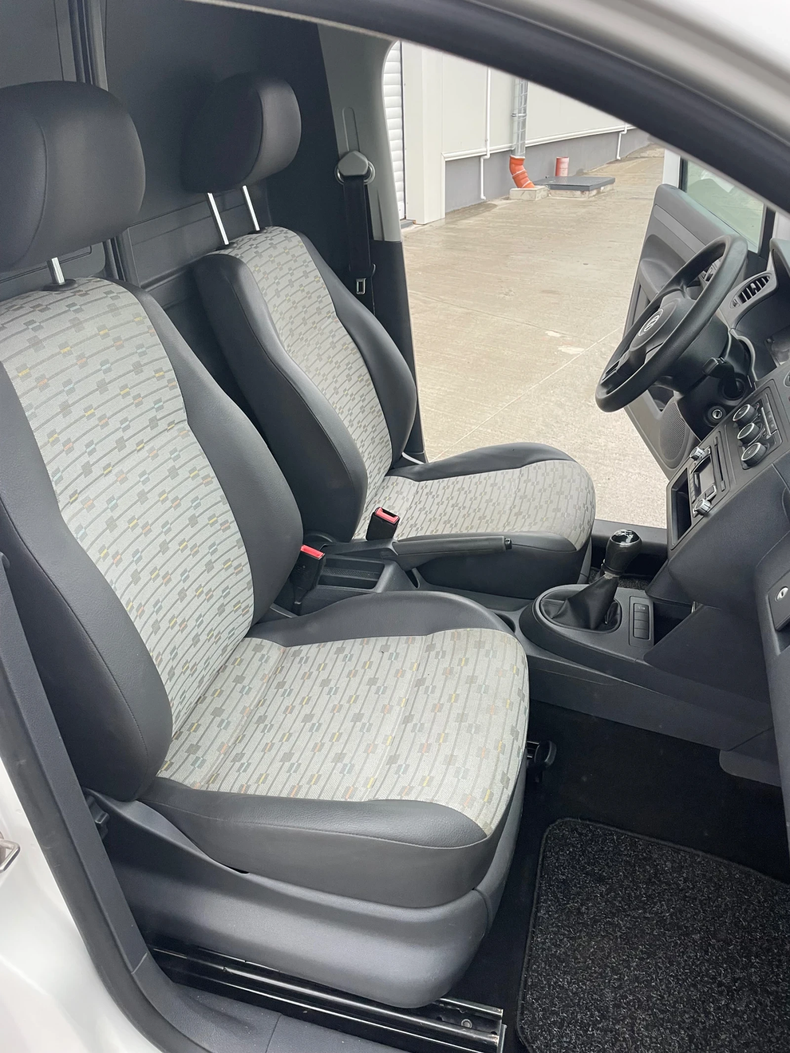 VW Caddy 1.6TDI-102�.�. | Mobile.bg � ����������� 12