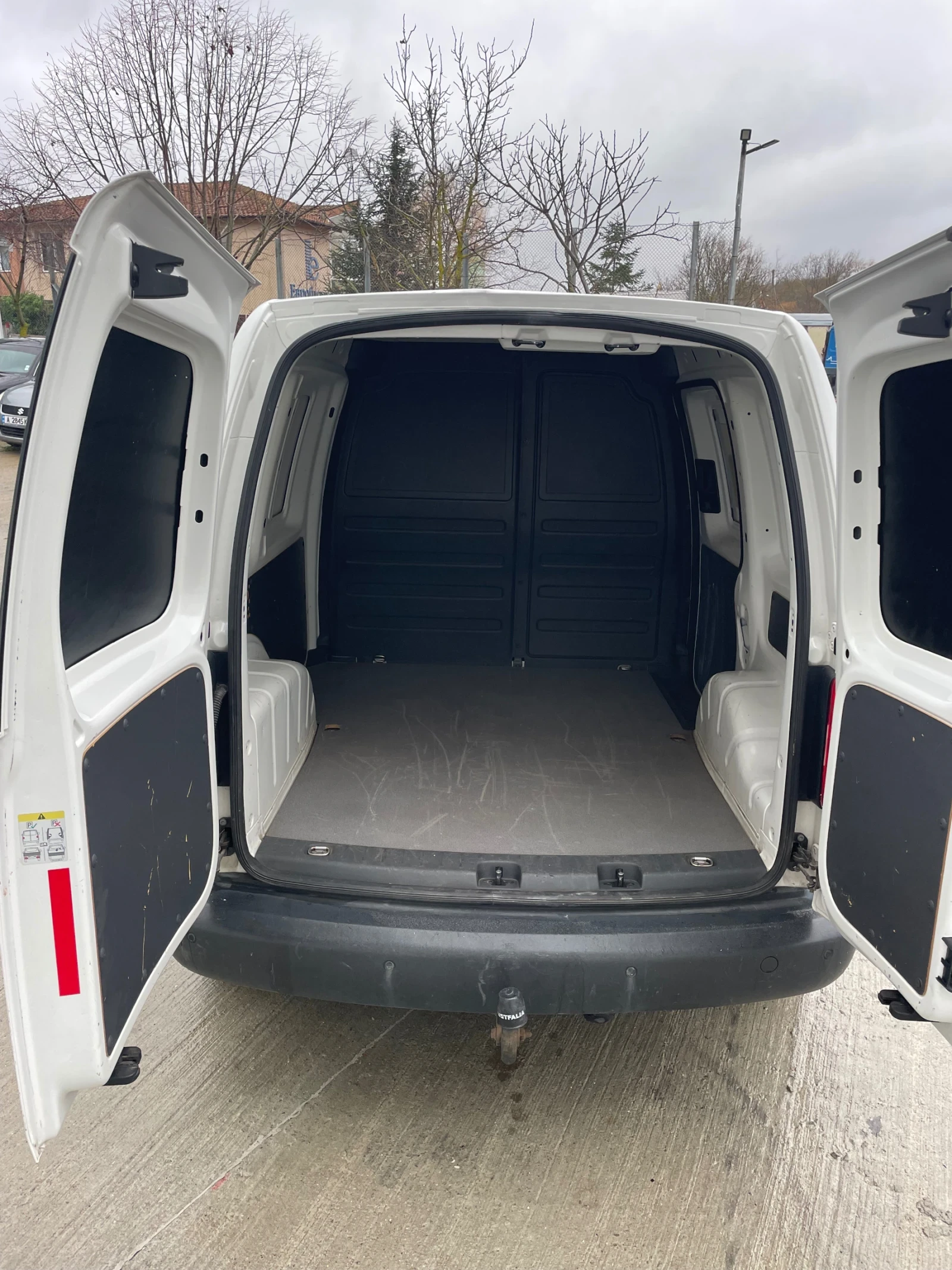 VW Caddy 1.6TDI-102к.с. - изображение 6