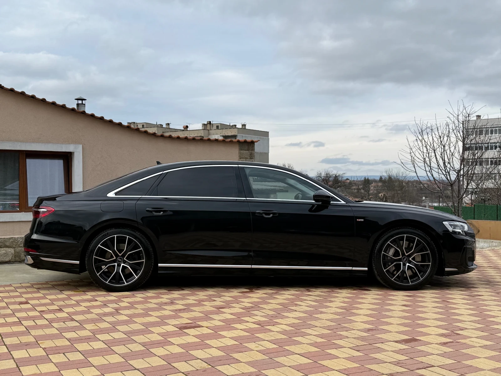 Audi A8 L 60TFSIe B&O МАСАЖИ ОБДУХВАНЕ HeadUP S-Line - изображение 6