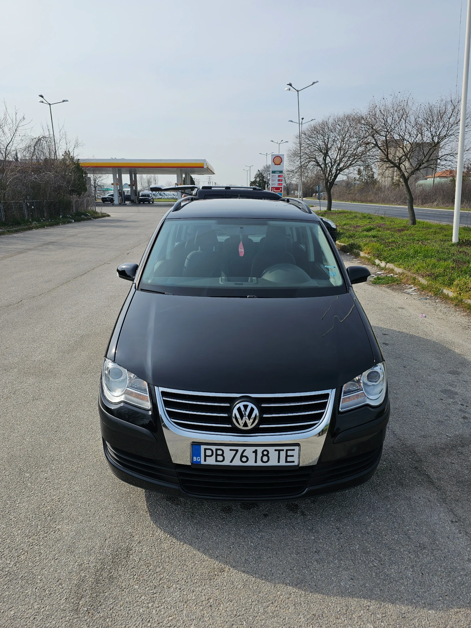 VW Touran 1.9 TDI, снимка 2 - Автомобили и джипове - 53870193