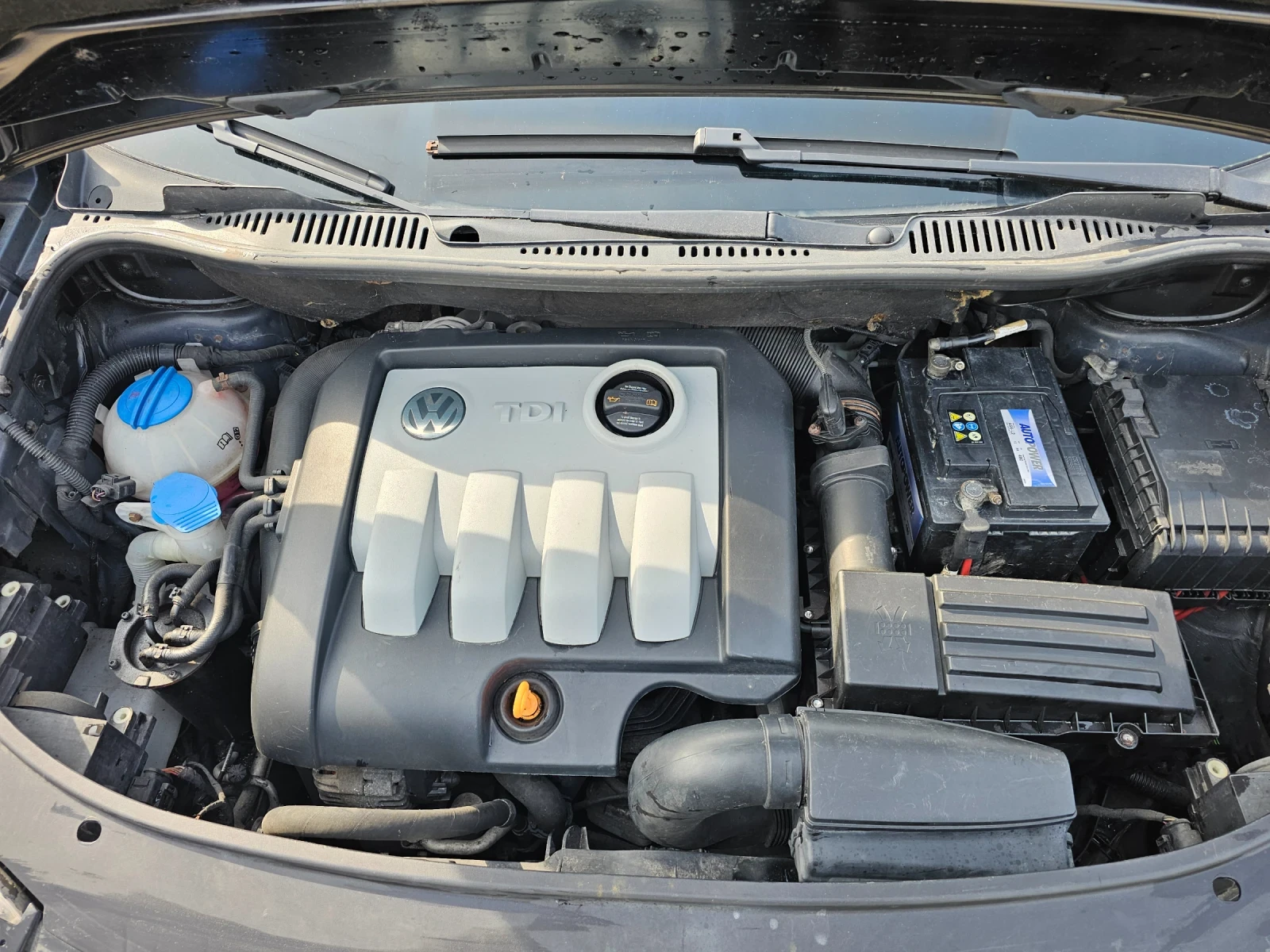 VW Touran 1.9 TDI, снимка 8 - Автомобили и джипове - 53870193