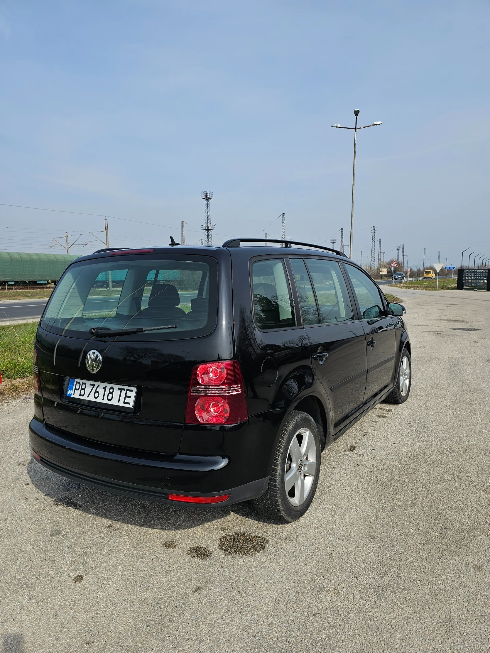 VW Touran 1.9 TDI, снимка 4 - Автомобили и джипове - 53870193