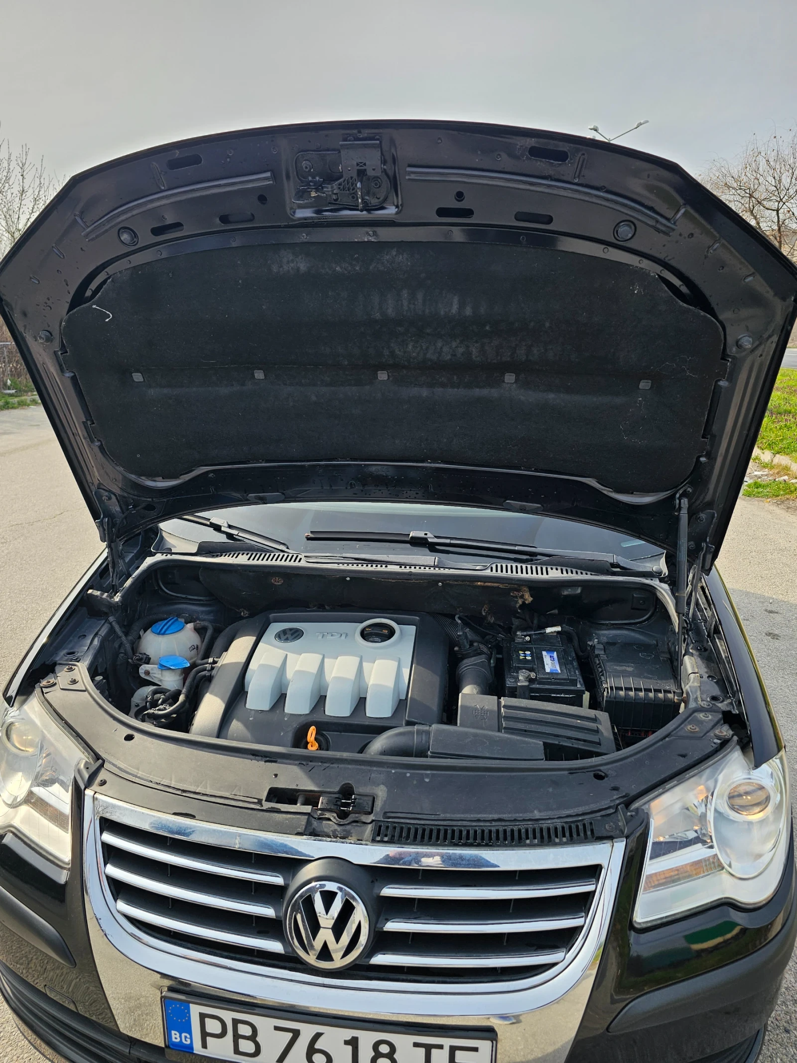 VW Touran 1.9 TDI, снимка 7 - Автомобили и джипове - 53870193