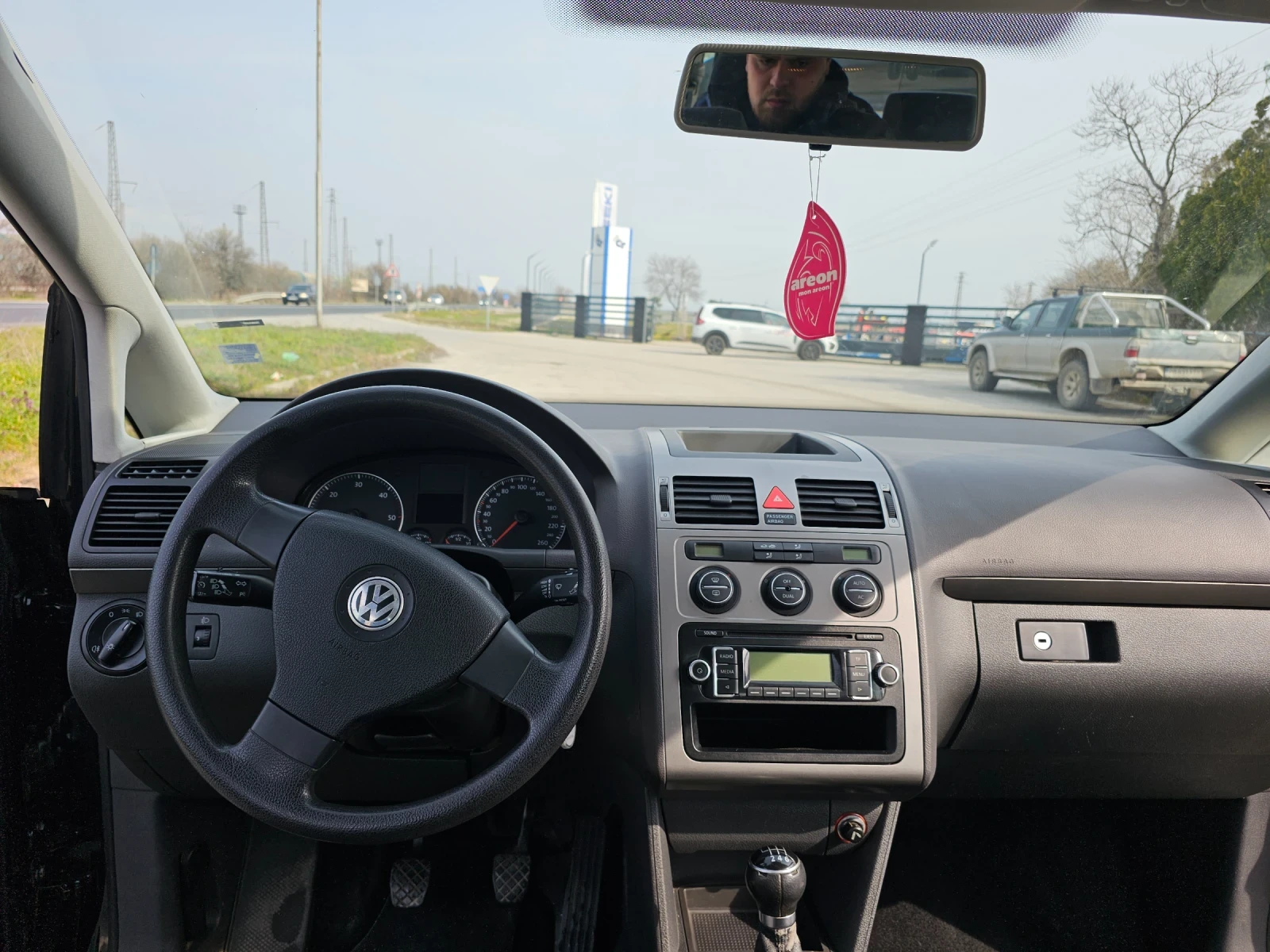 VW Touran 1.9 TDI, снимка 10 - Автомобили и джипове - 53870193