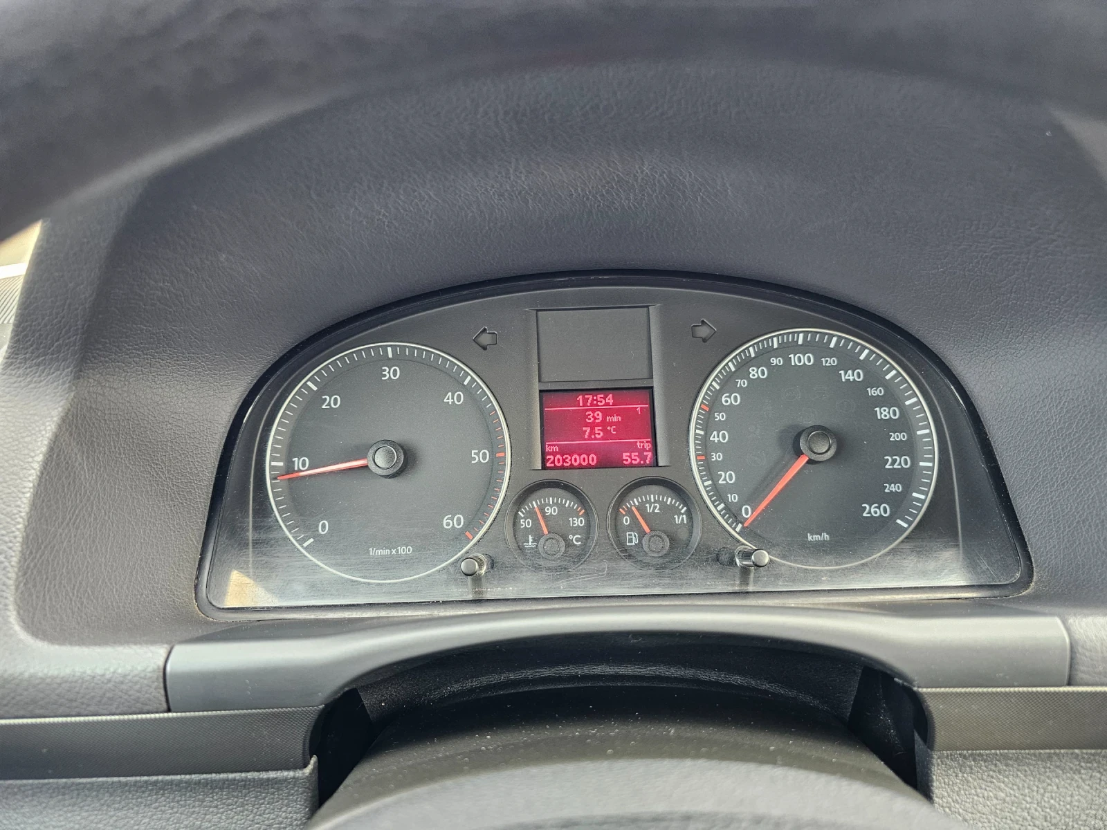 VW Touran 1.9 TDI, снимка 13 - Автомобили и джипове - 53870193