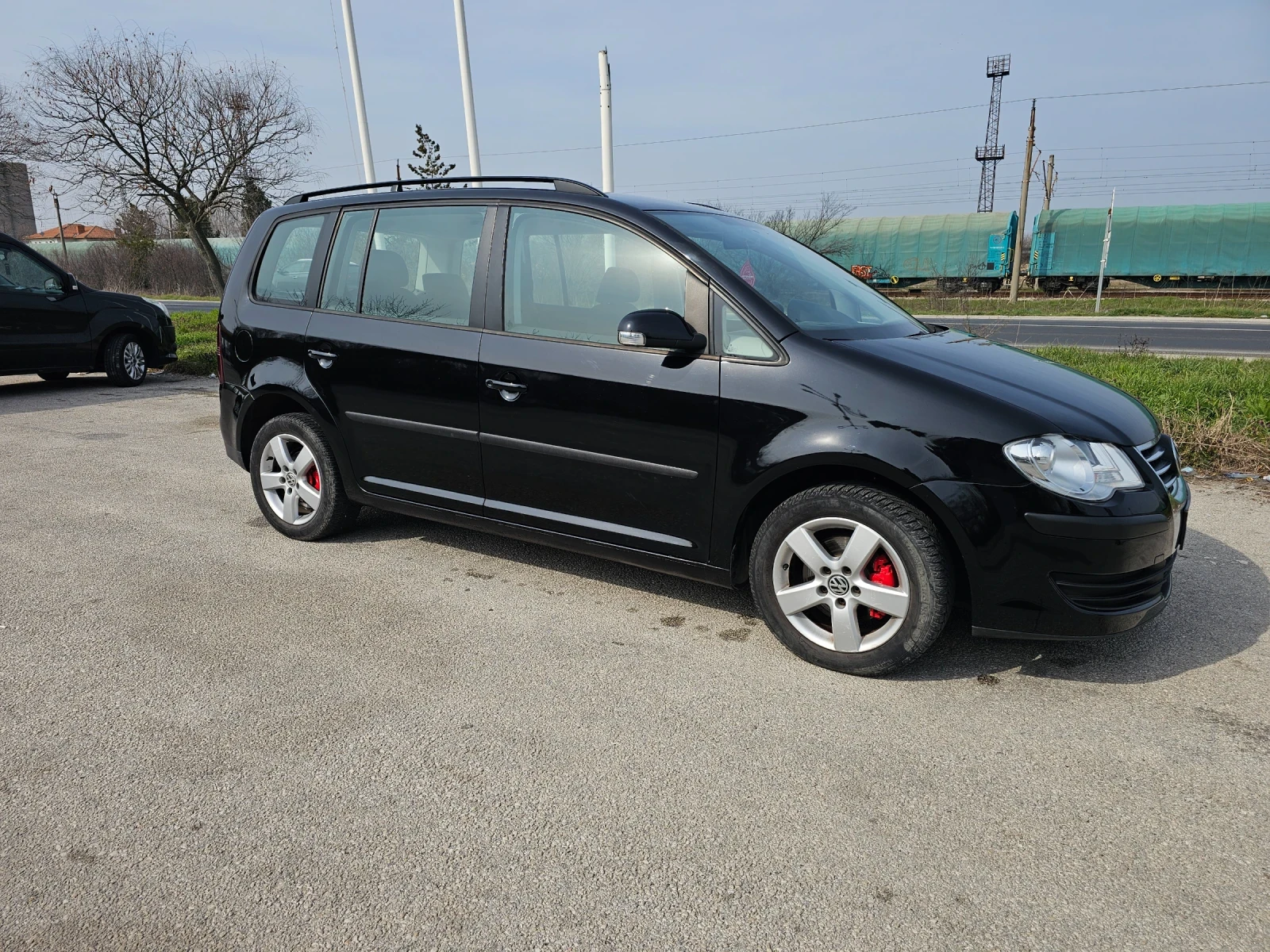 VW Touran 1.9 TDI, снимка 3 - Автомобили и джипове - 53870193