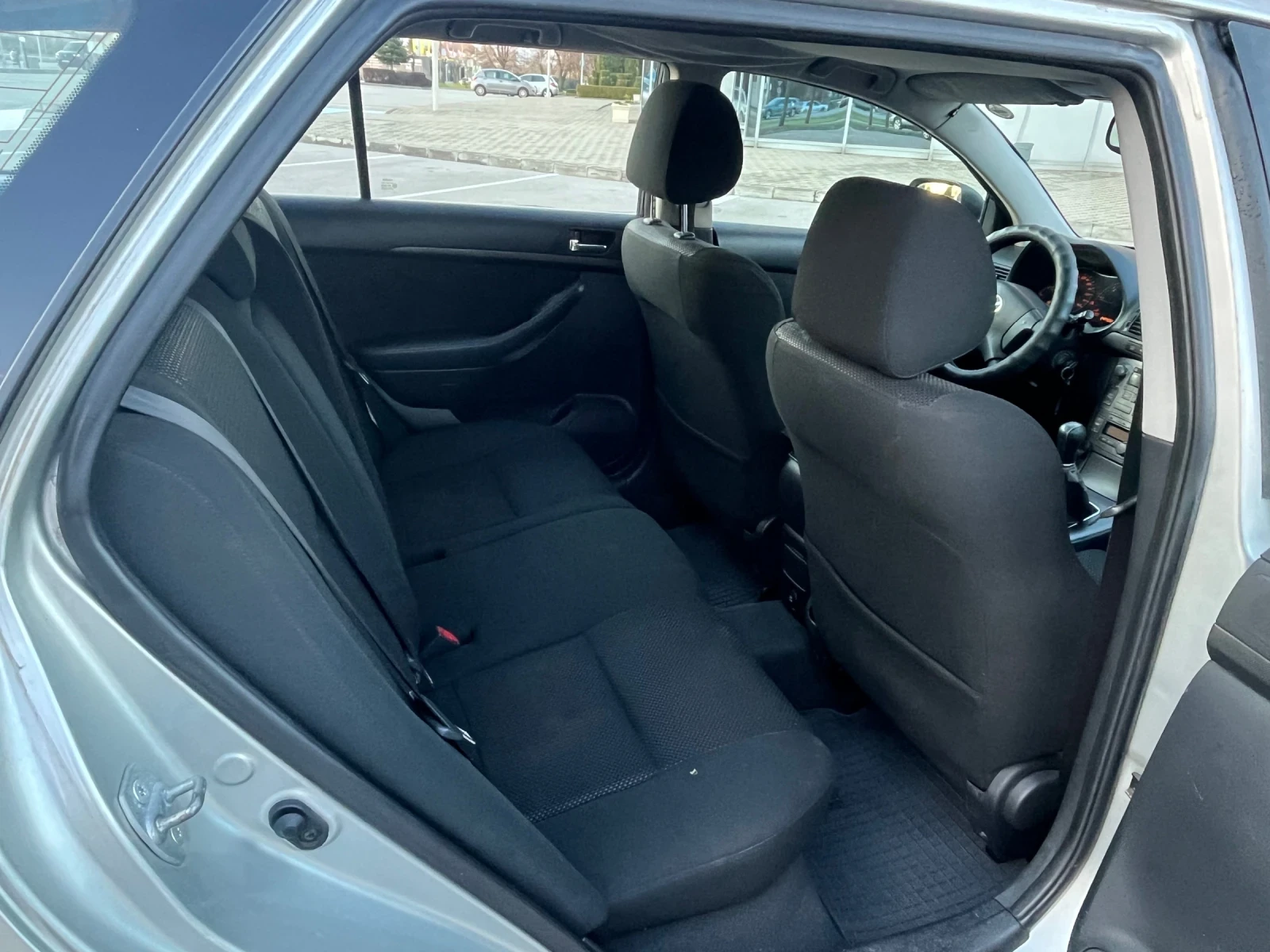 Toyota Avensis 2.0D4D, снимка 10 - Автомобили и джипове - 54069537