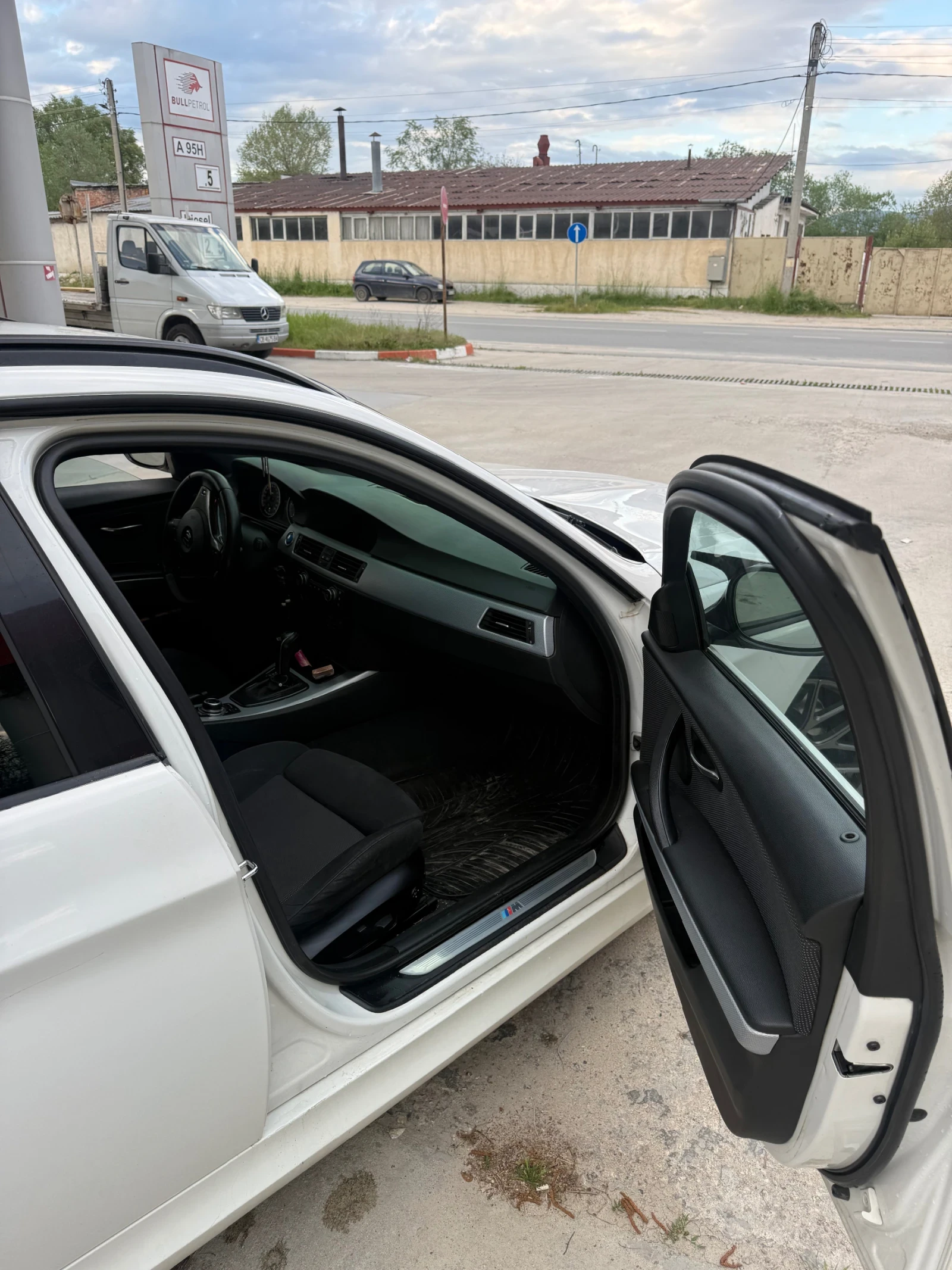BMW 330, снимка 11 - Автомобили и джипове - 54597814