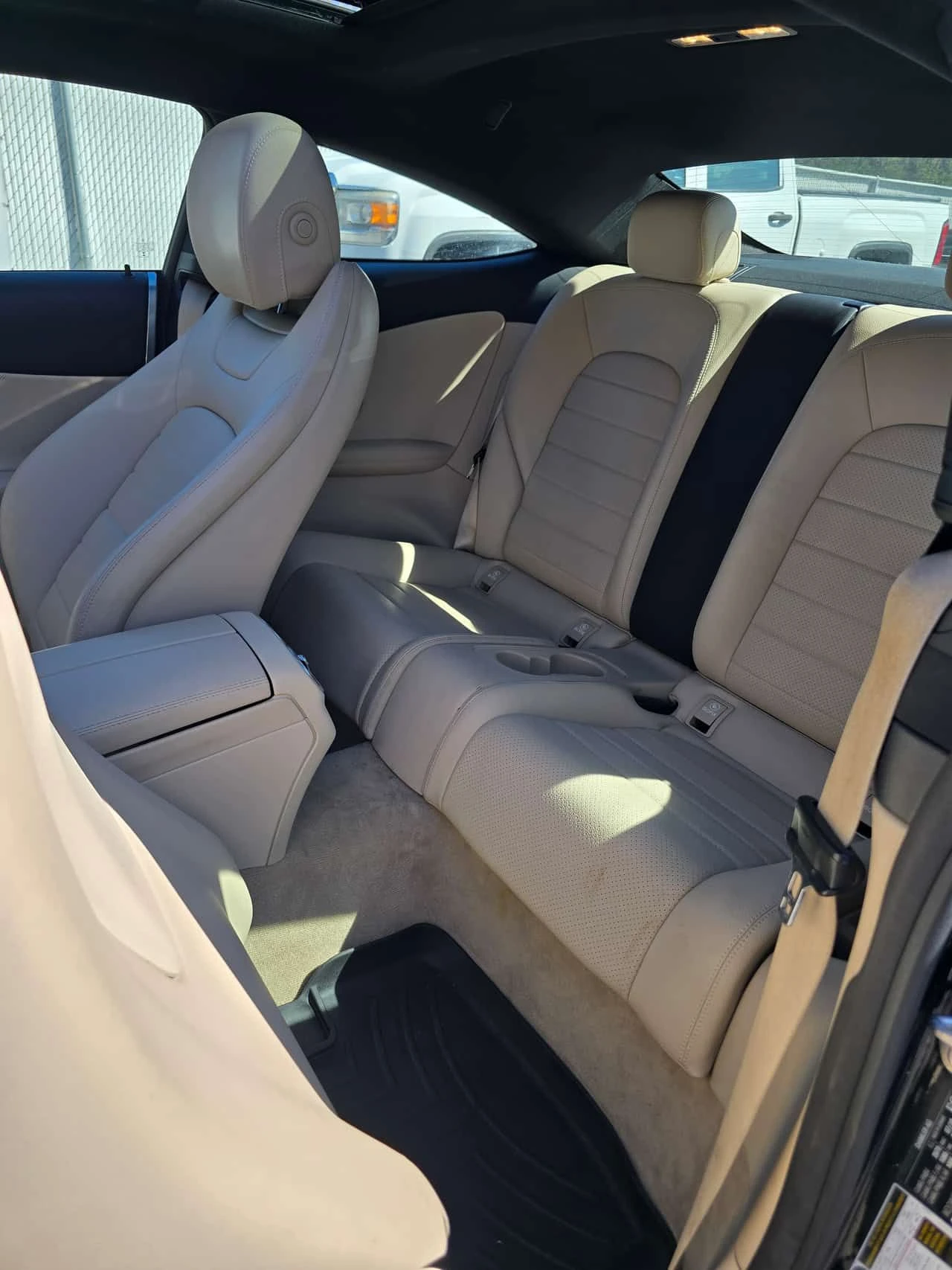 Mercedes-Benz C 300 PANO | KEYLESS | ПОДГРЕВИ | CARFAX, снимка 15 - Автомобили и джипове - 54715923