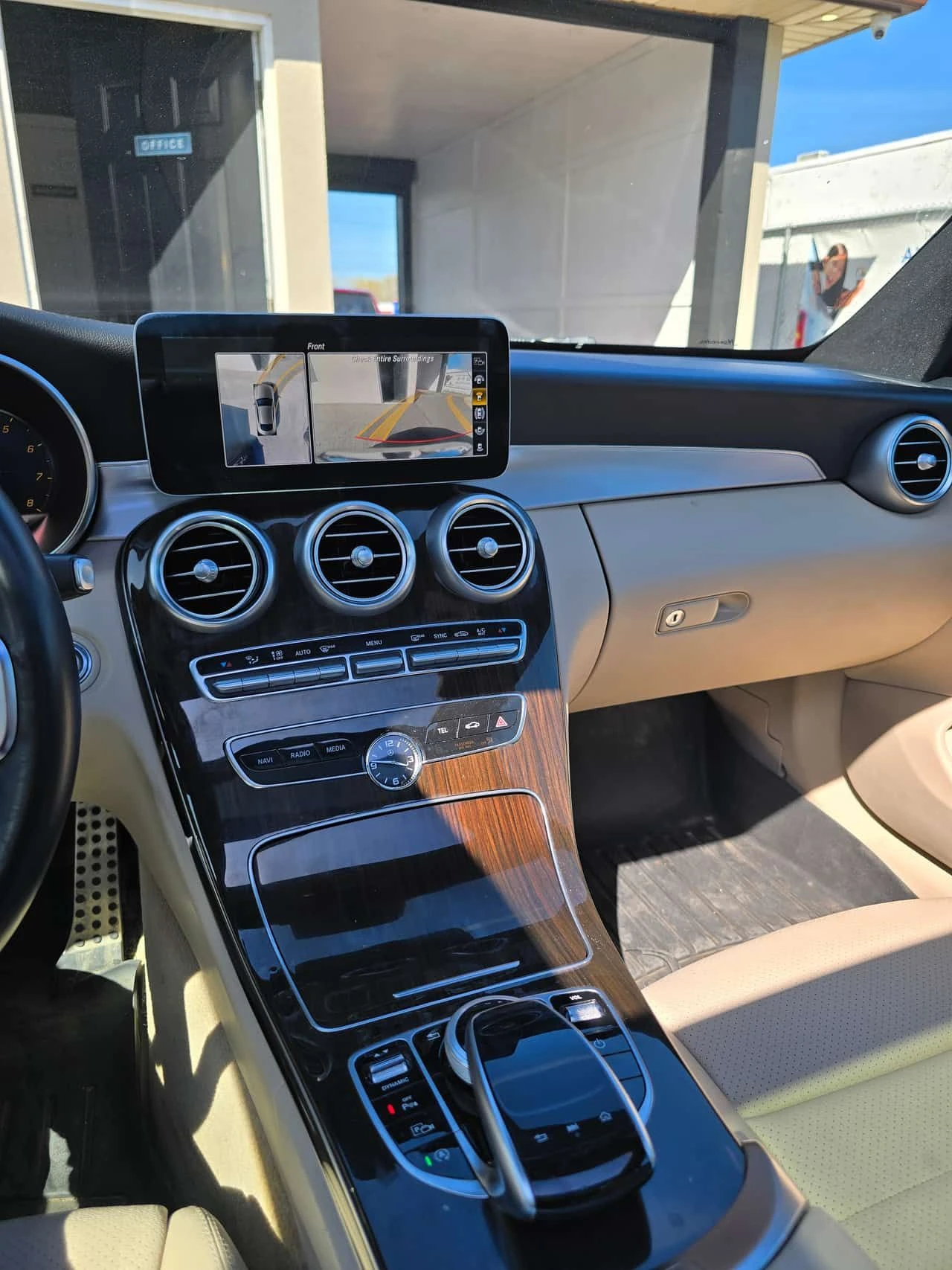 Mercedes-Benz C 300 PANO | KEYLESS | ПОДГРЕВИ | CARFAX, снимка 9 - Автомобили и джипове - 54715923