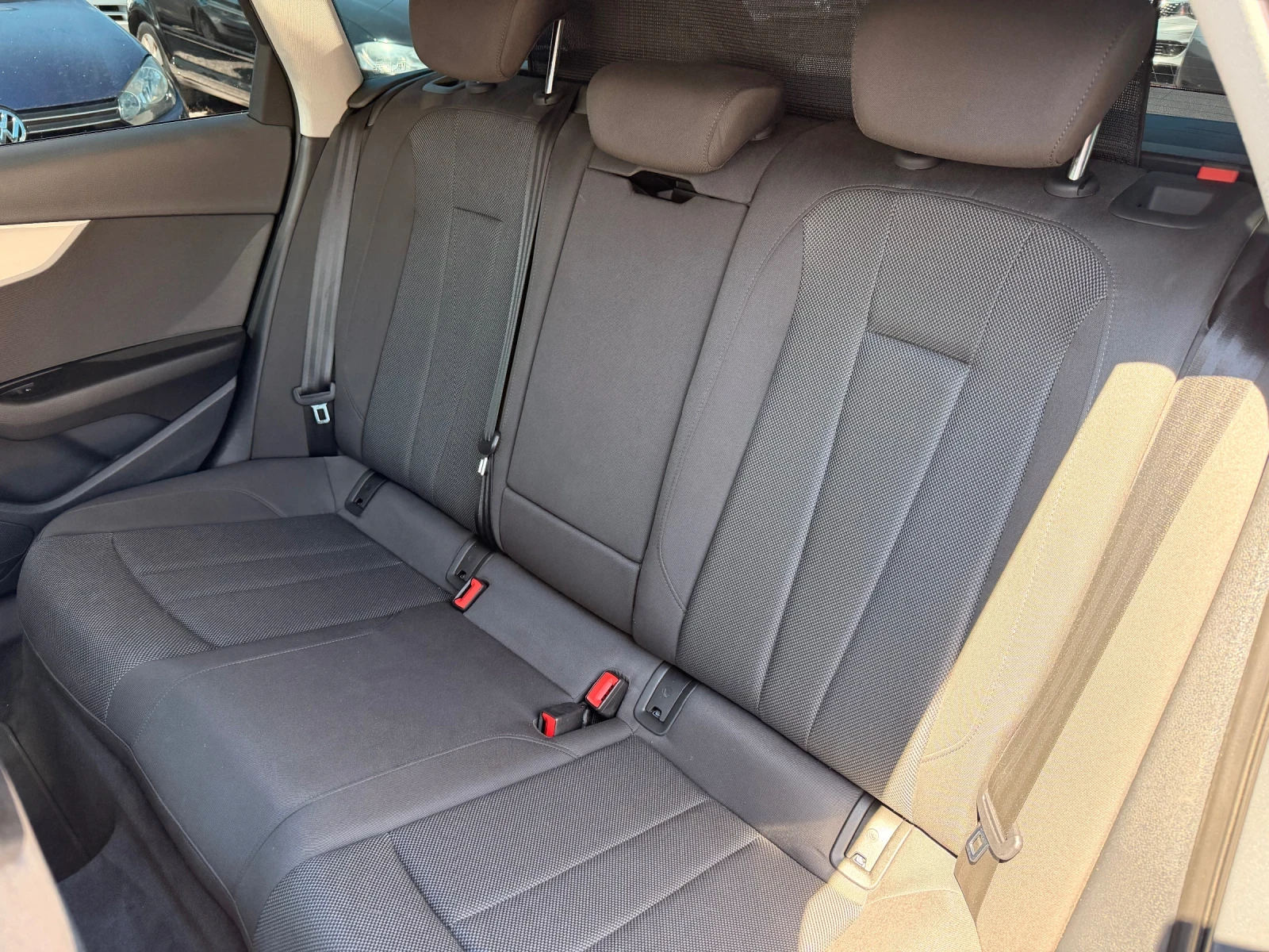 Audi A4 2.0TDI/FULL LED/Distronic/MILD HYBRID , снимка 15 - Автомобили и джипове - 55510895