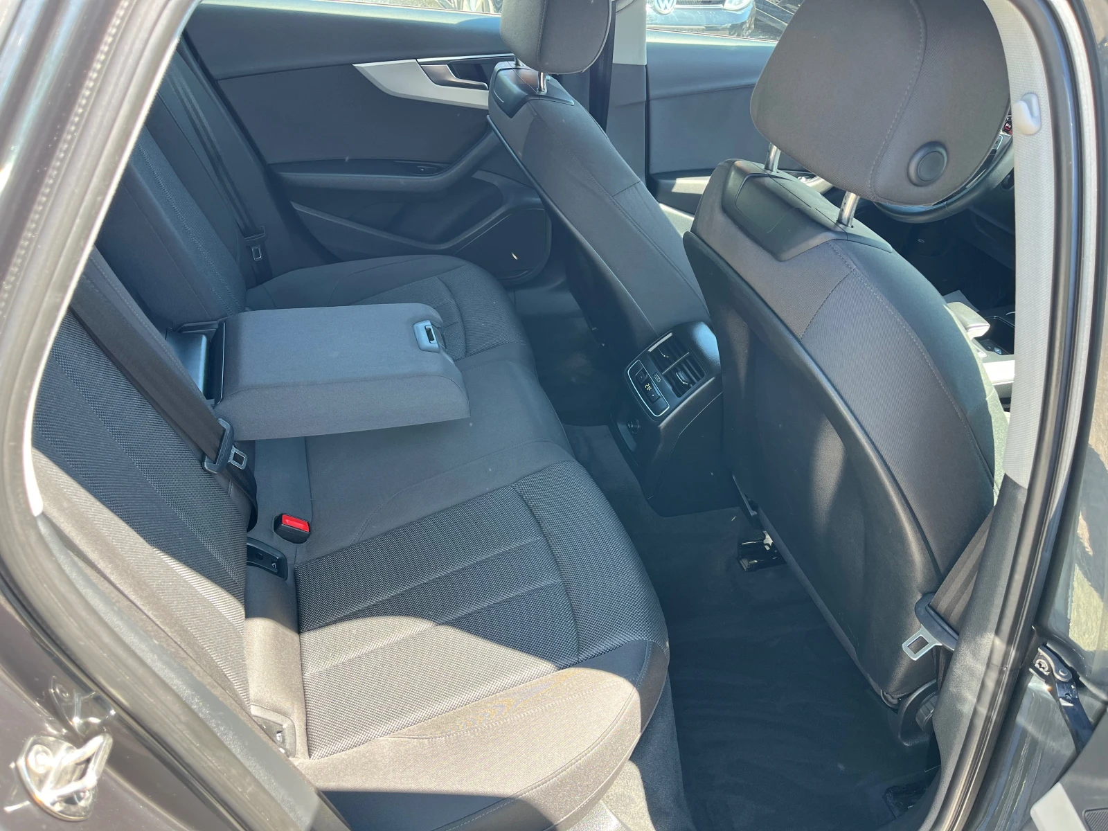 Audi A4 2.0TDI HYBRID, снимка 8 - Автомобили и джипове - 55510895