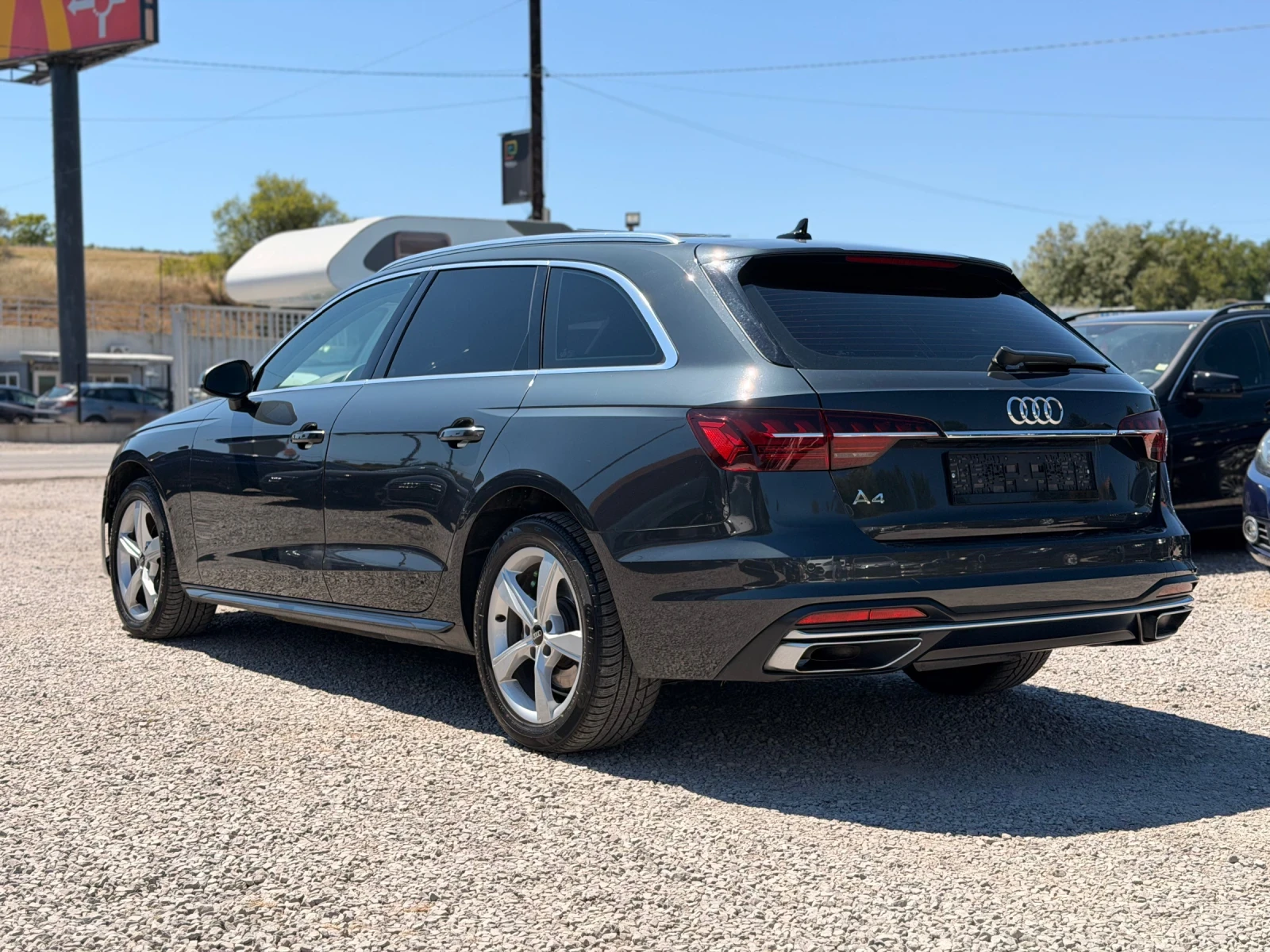 Audi A4 2.0TDI/FULL LED/Distronic/MILD HYBRID , снимка 8 - Автомобили и джипове - 55510895
