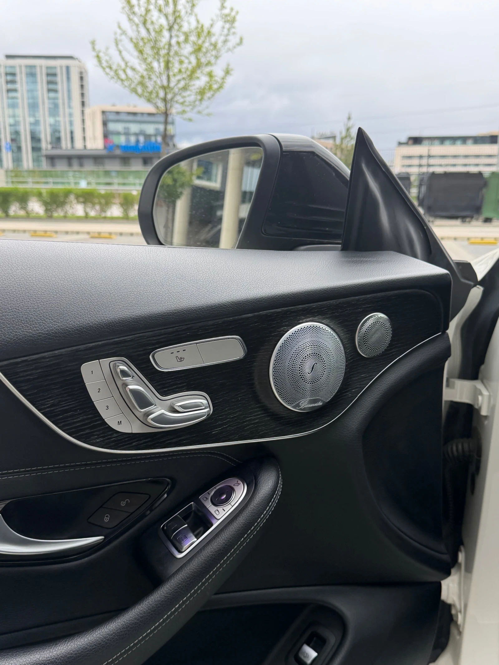 Mercedes-Benz C 300 4Matic / AMG / Burmester / Pano / 65k km, снимка 11 - Автомобили и джипове - 55799456