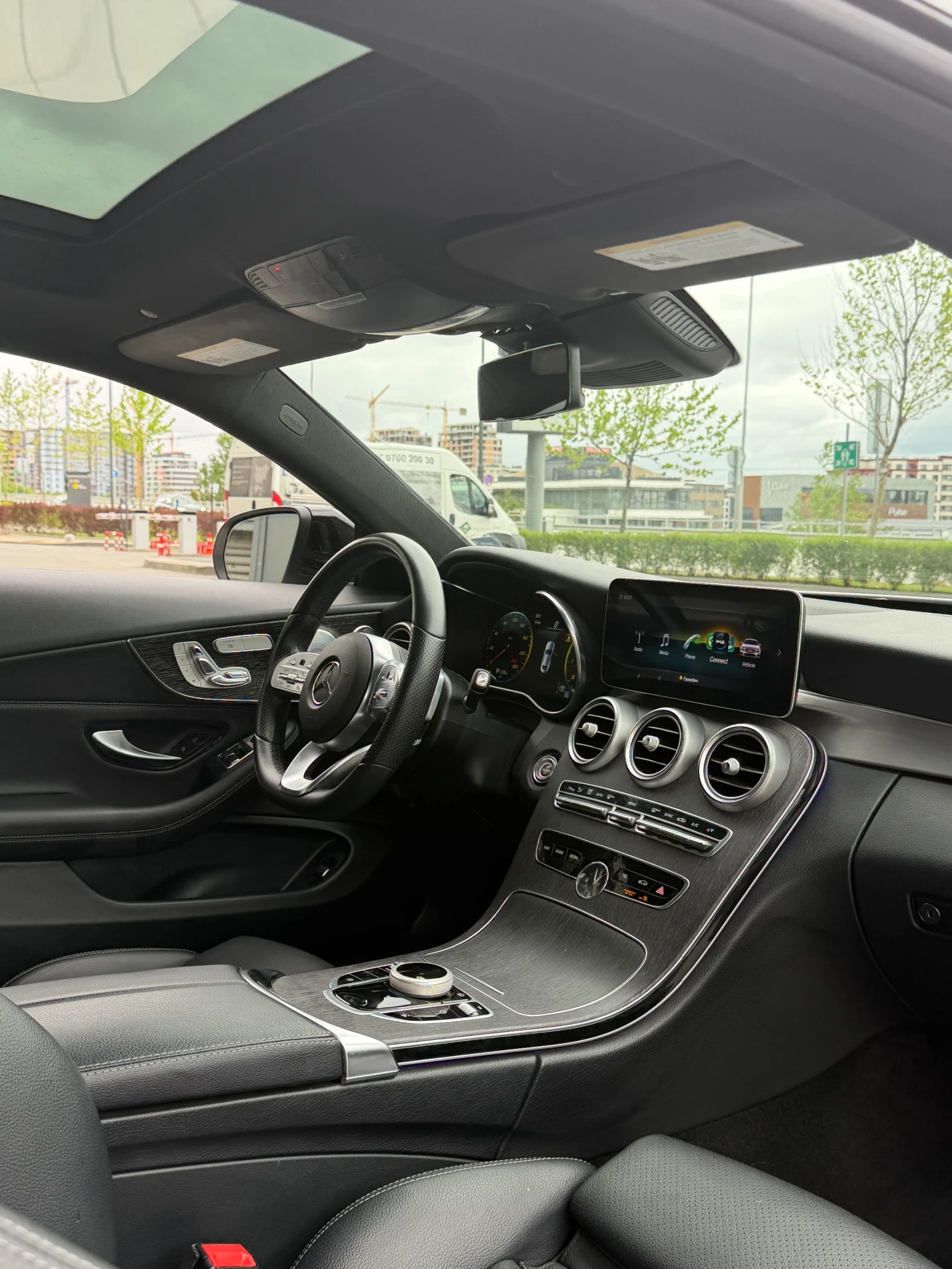 Mercedes-Benz C 300 4Matic / AMG / Burmester / Pano / 65k km, снимка 8 - Автомобили и джипове - 55799456