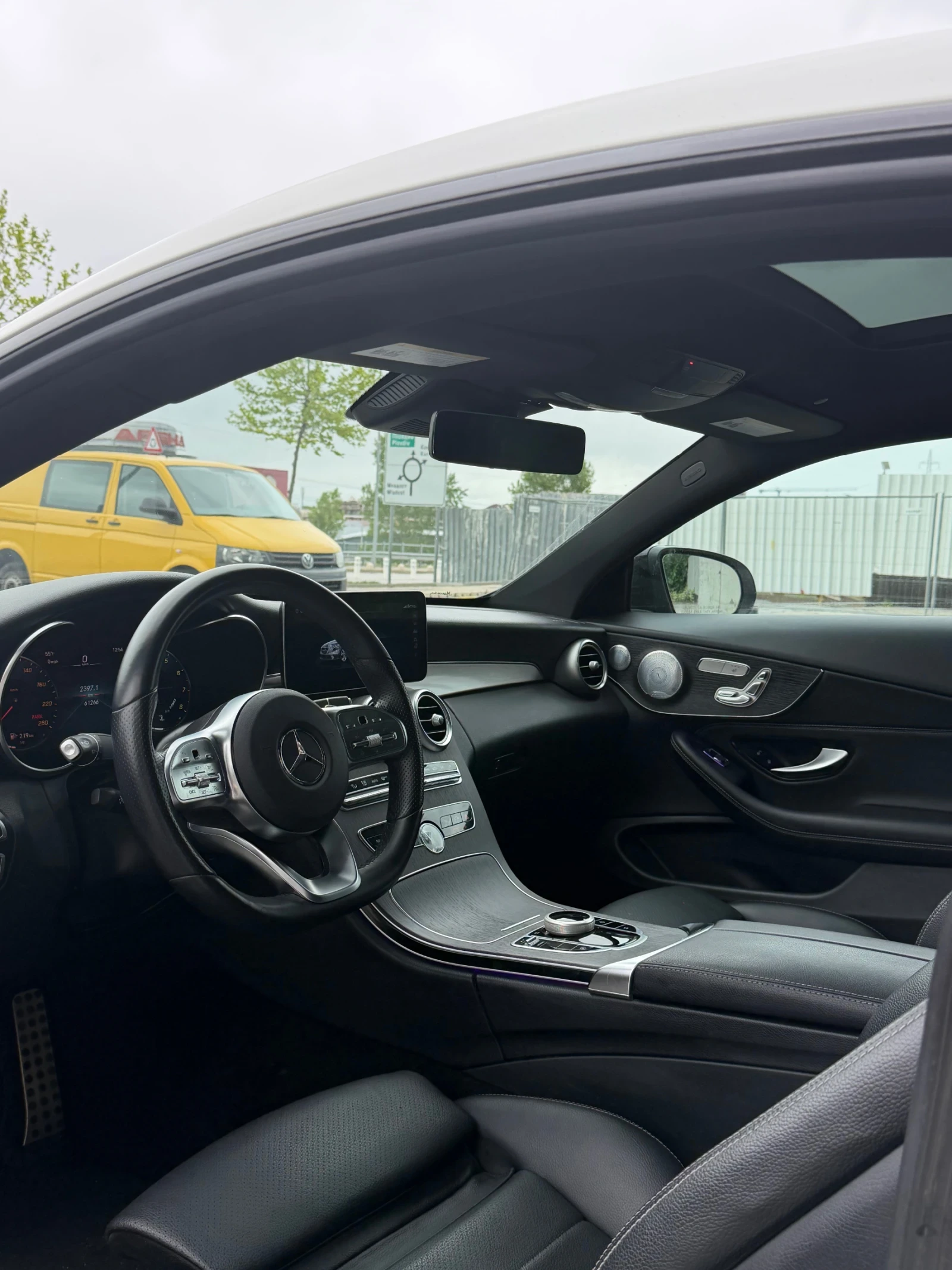 Mercedes-Benz C 300 4Matic / AMG / Burmester / Pano / 65k km, снимка 9 - Автомобили и джипове - 55799456