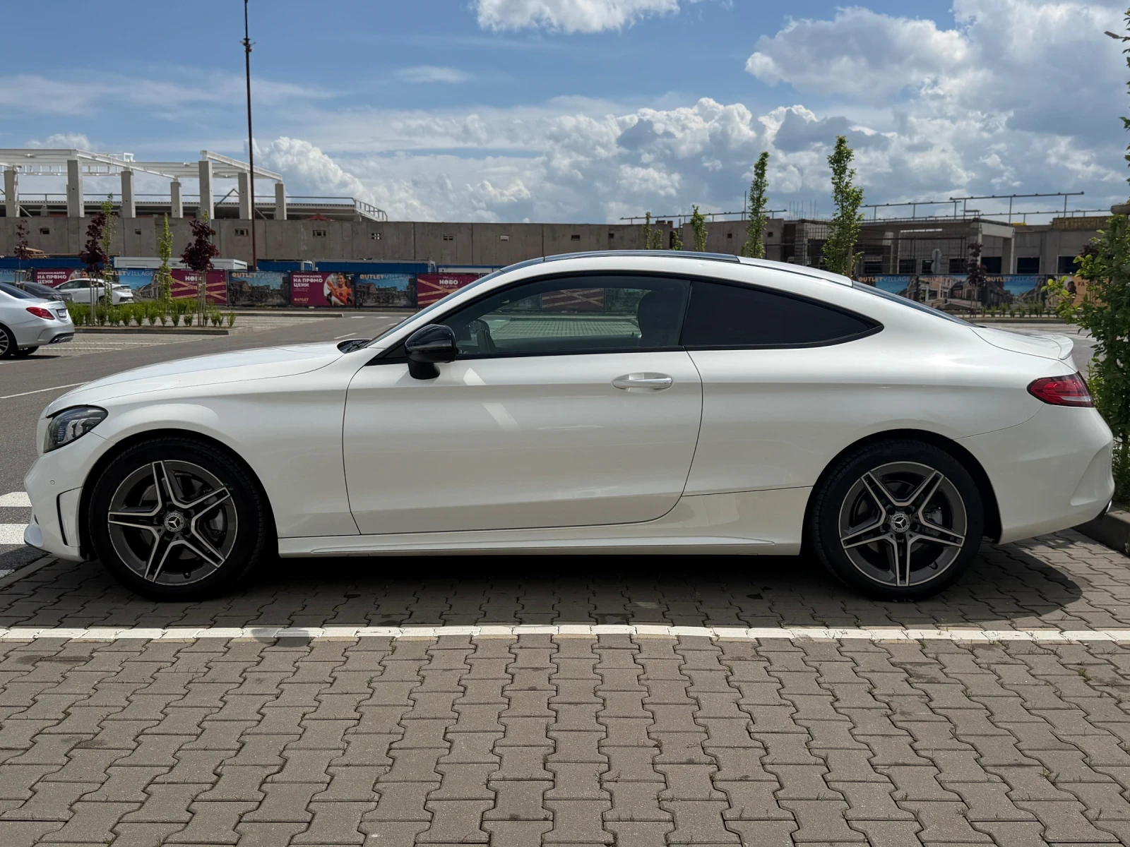 Mercedes-Benz C 300 4Matic / AMG / Burmester / Pano / 65k km, снимка 4 - Автомобили и джипове - 55799456