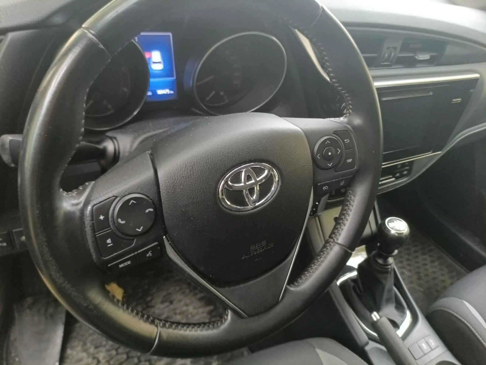 Toyota Auris, снимка 8 - Автомобили и джипове - 56609313