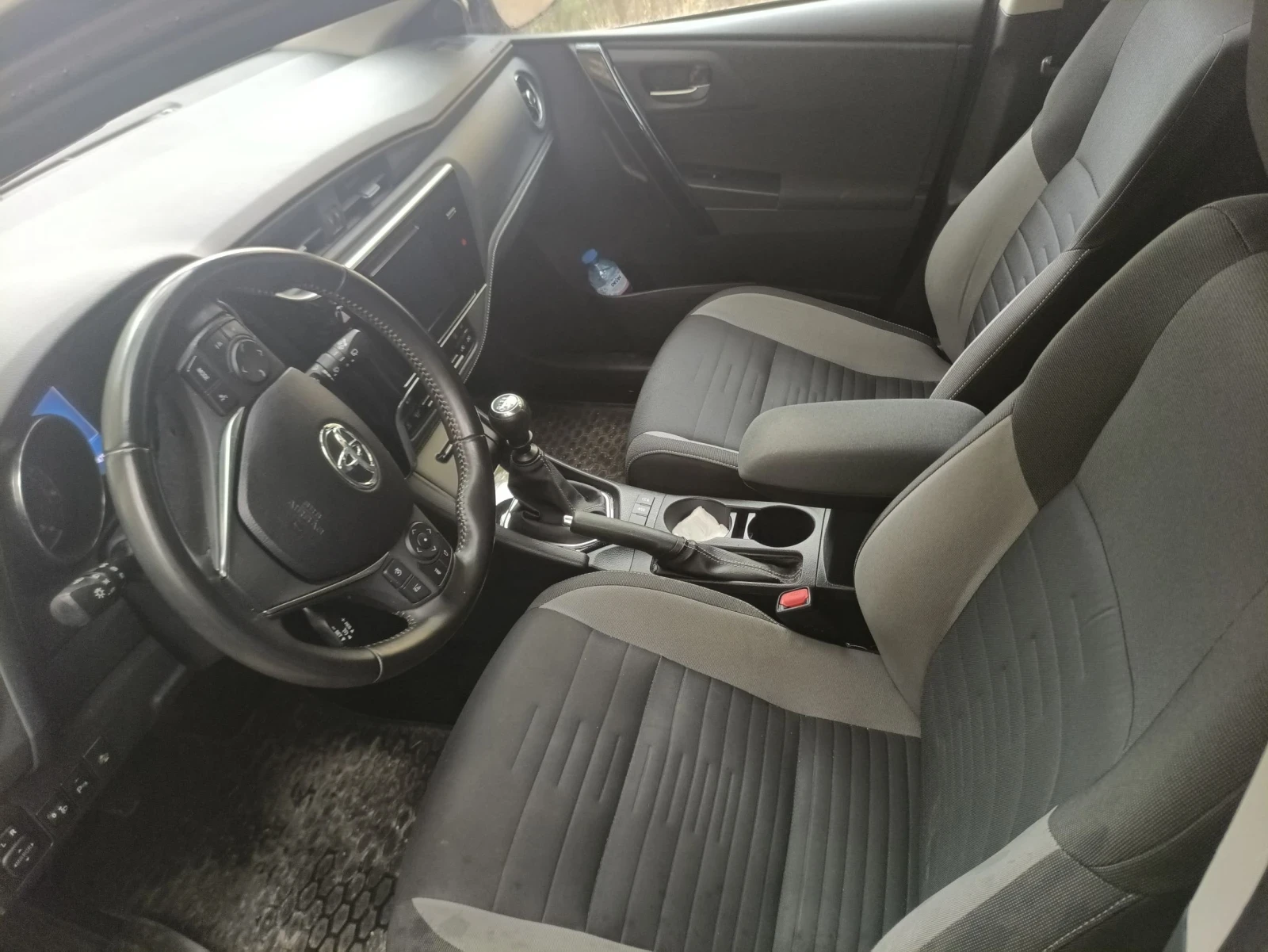 Toyota Auris, снимка 5 - Автомобили и джипове - 56609313