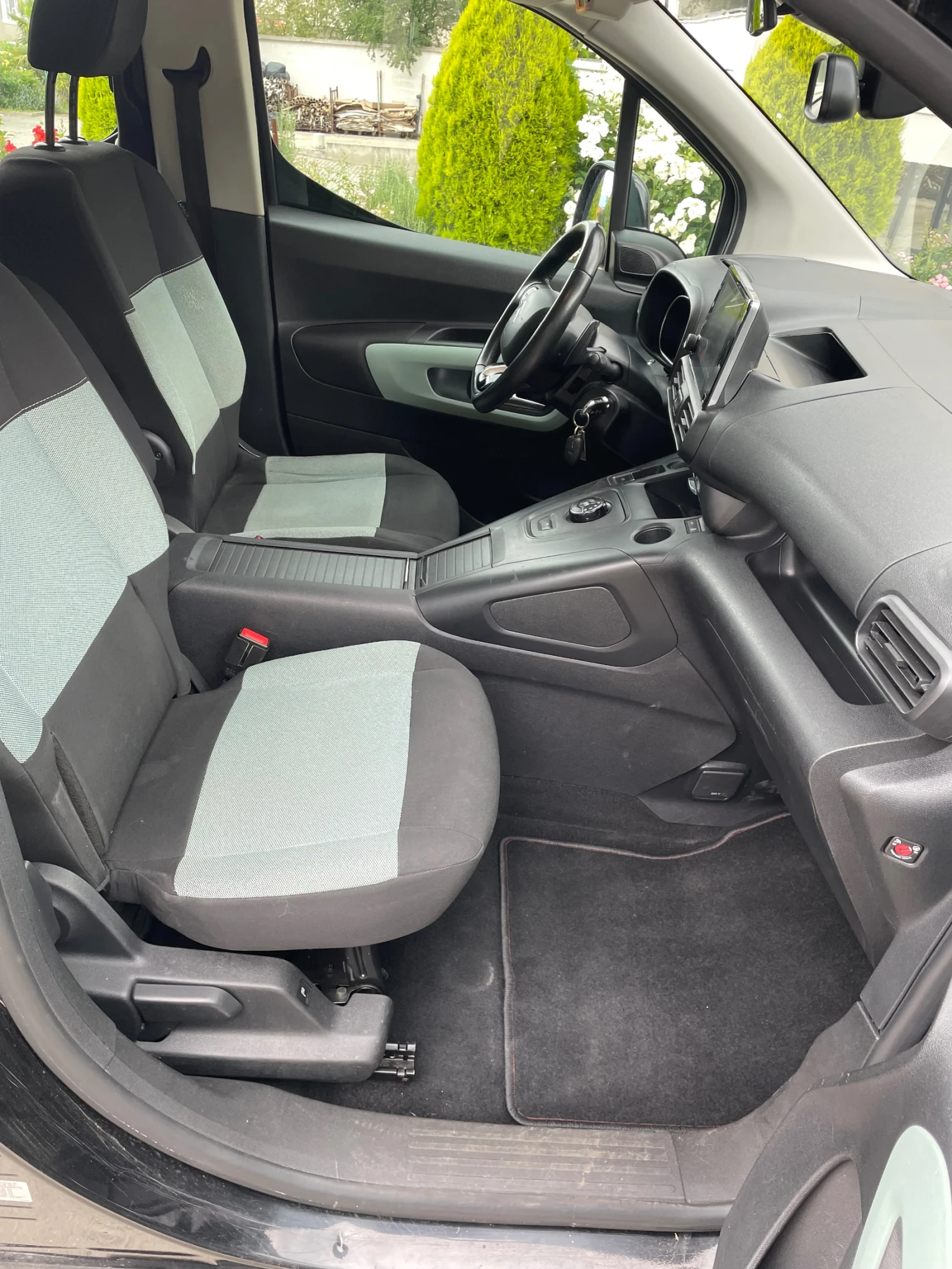 Citroen Berlingo 1.5 HDI автоматик, снимка 11 - Автомобили и джипове - 56681827
