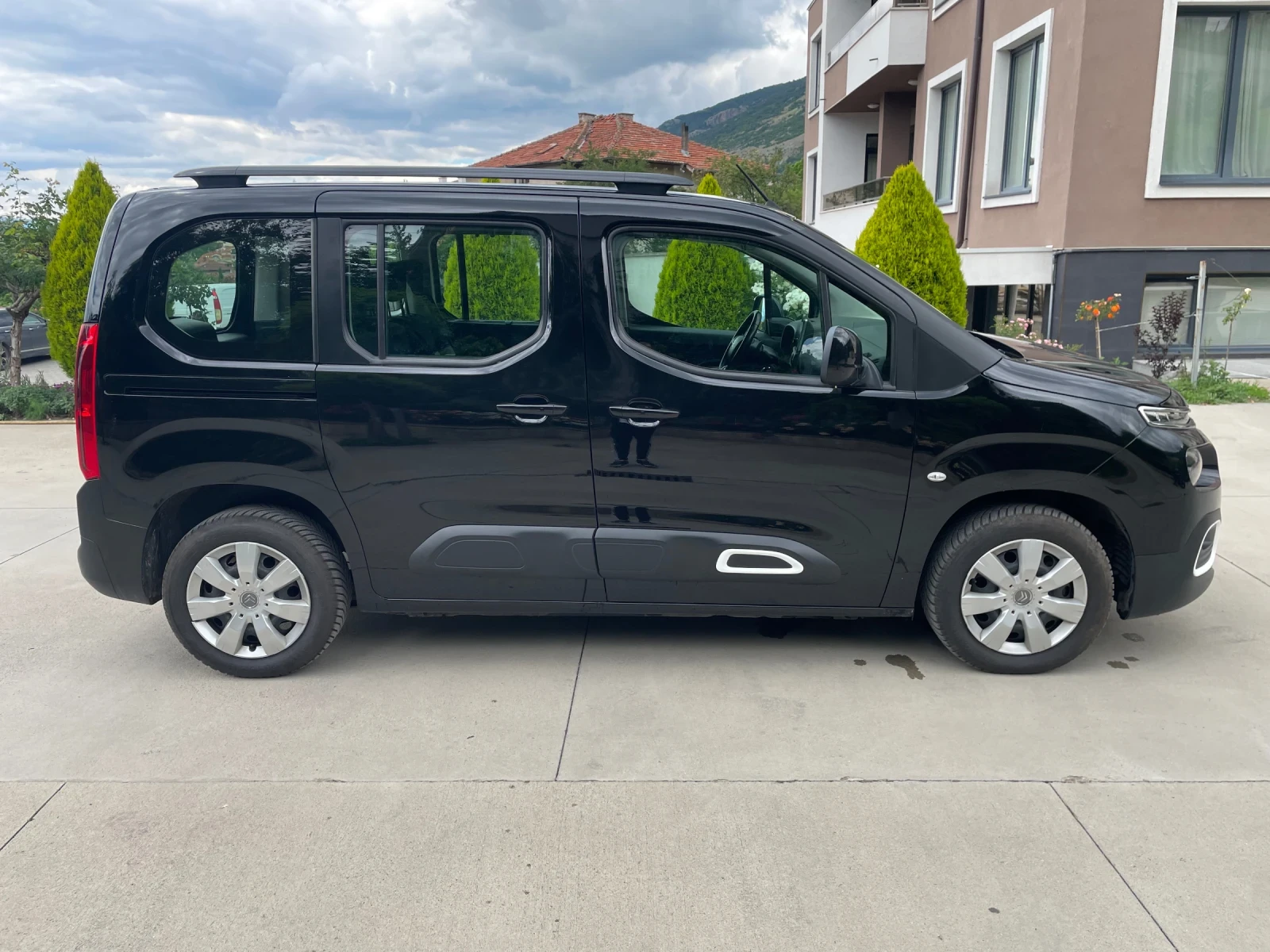 Citroen Berlingo 1.5 HDI автоматик, снимка 4 - Автомобили и джипове - 56681827