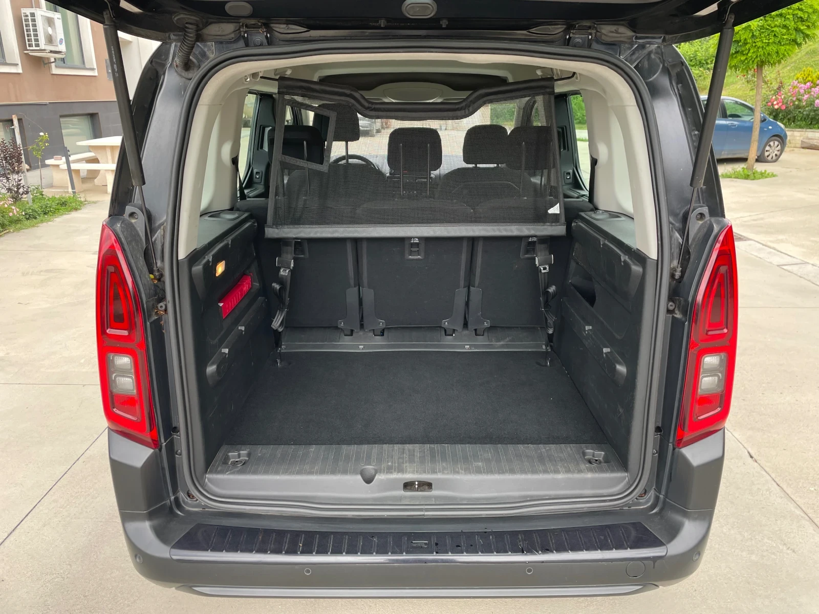 Citroen Berlingo 1.5 HDI автоматик, снимка 7 - Автомобили и джипове - 56681827