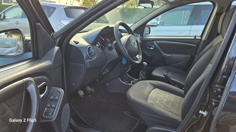 Dacia Duster 1.6i-LPG, снимка 7 - Автомобили и джипове - 51377333