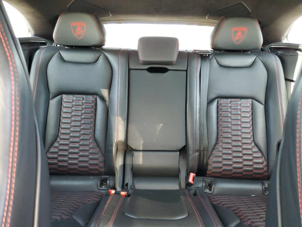 Lamborghini Urus  - изображение 10