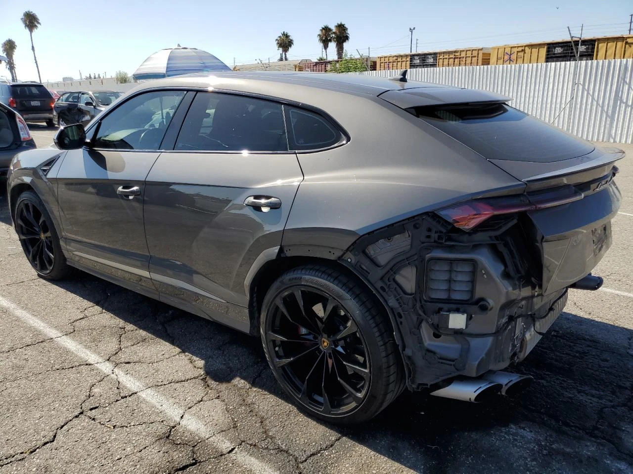 Lamborghini Urus  - изображение 2