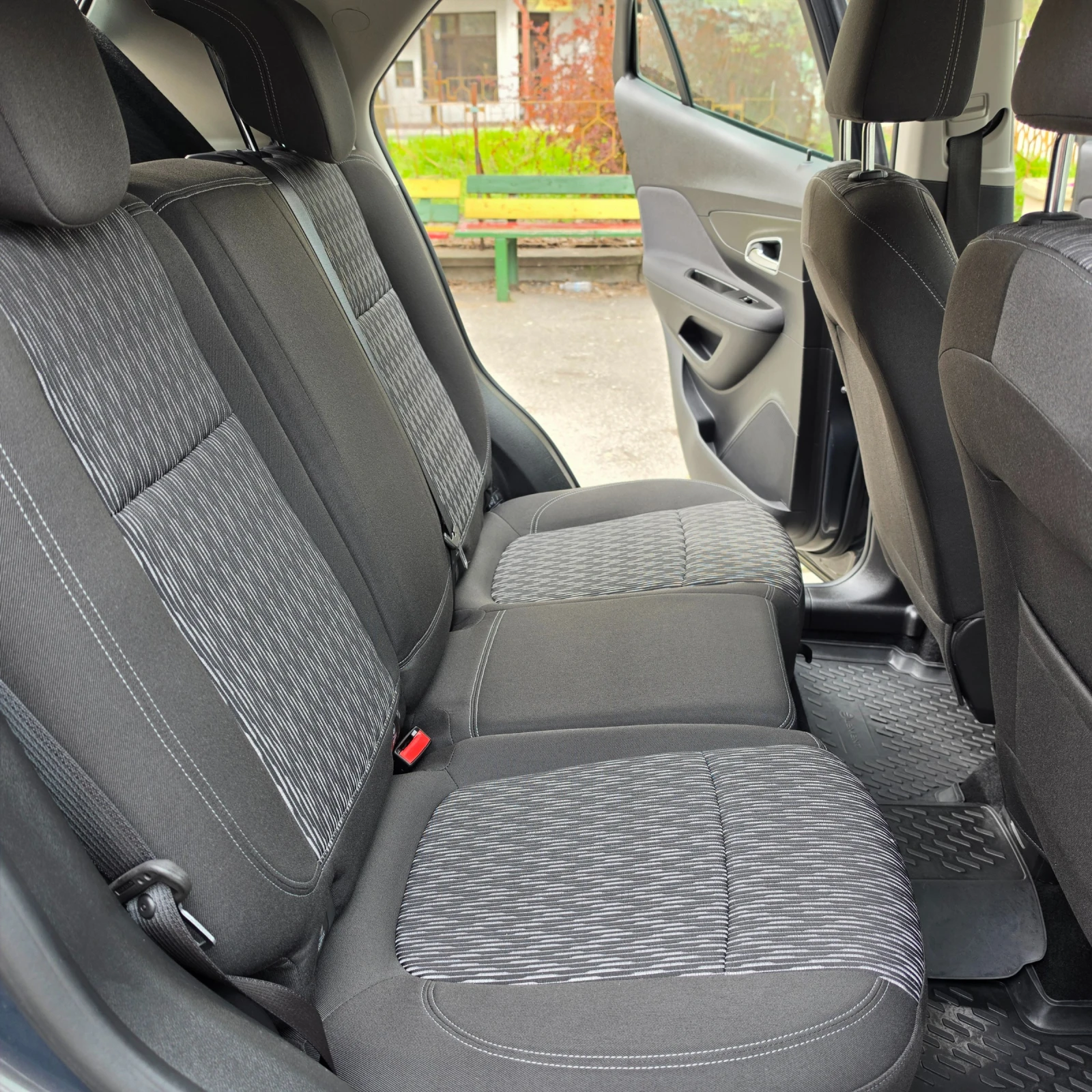 Opel Mokka 1.4i фабрична Газ, снимка 13 - Автомобили и джипове - 54196671