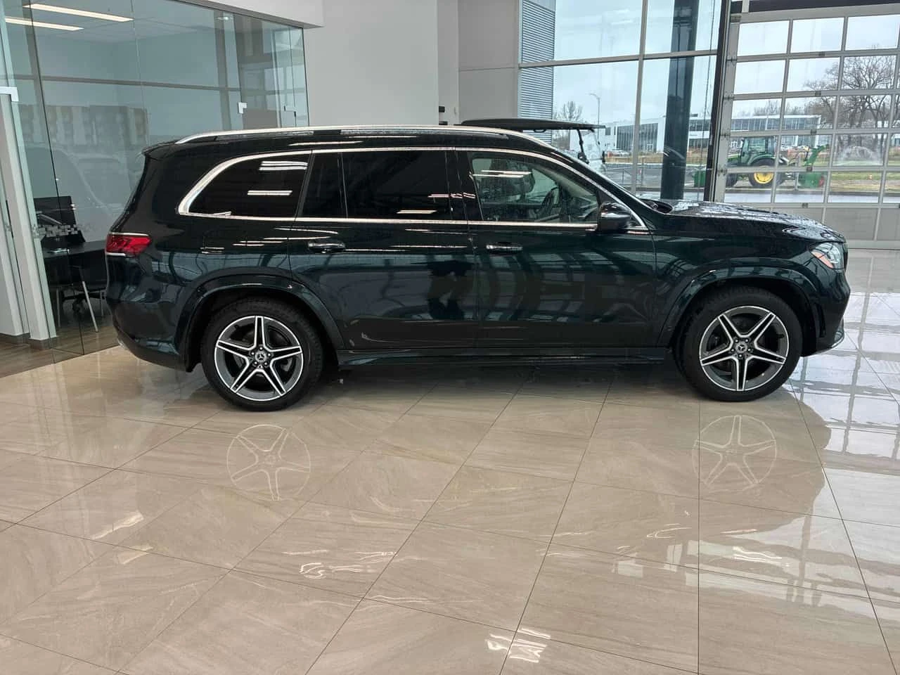 Mercedes-Benz GLS 450 BURMESTER/ДИСТРОНИК/ОБДУХВАНЕ/ПАНОРАМА/360/HUD, снимка 4 - Автомобили и джипове - 54430756