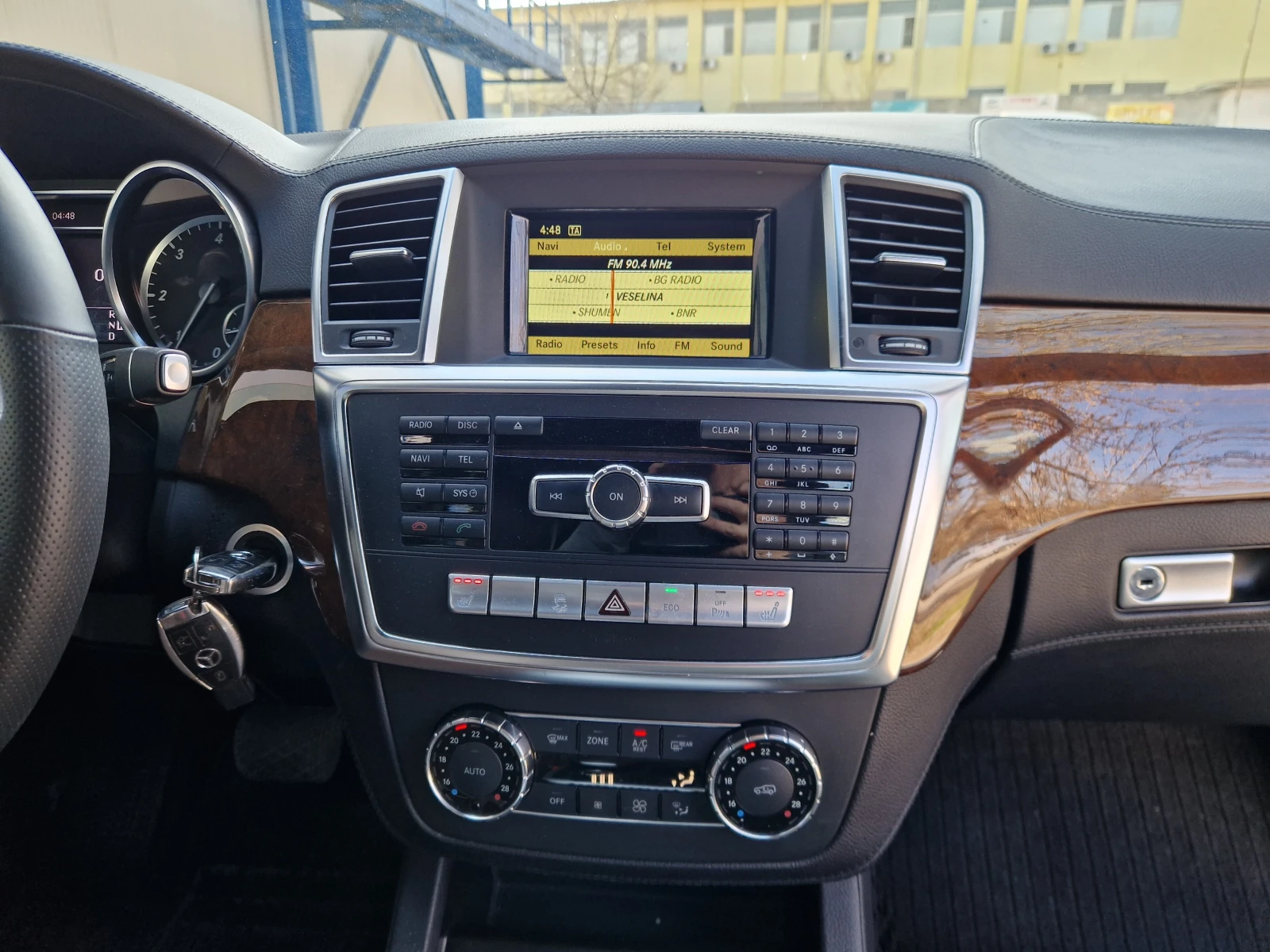 Mercedes-Benz ML 350 LED/Кожа/Подгрев, снимка 12 - Автомобили и джипове - 54907779