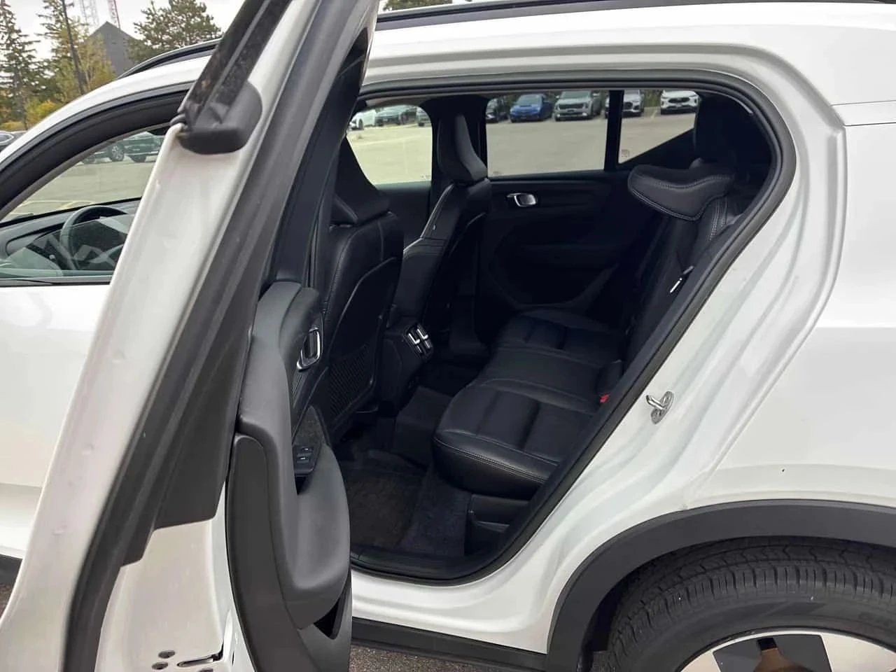 Volvo XC40, снимка 12 - Автомобили и джипове - 56713234