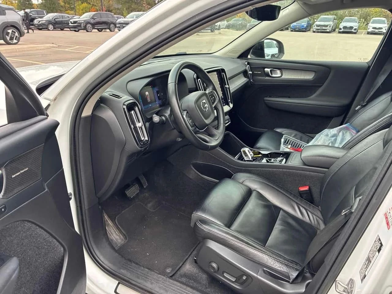 Volvo XC40, снимка 6 - Автомобили и джипове - 56713234