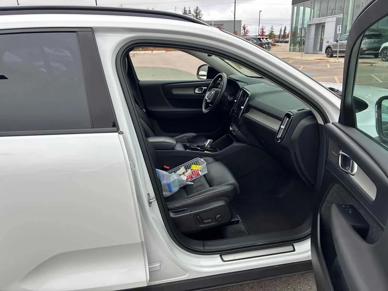 Volvo XC40, снимка 11 - Автомобили и джипове - 56713234