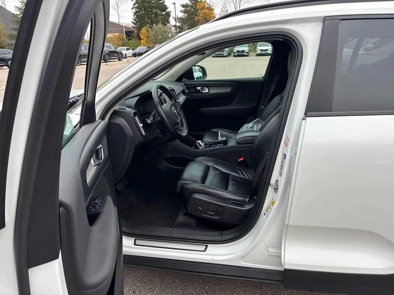Volvo XC40, снимка 7 - Автомобили и джипове - 56713234