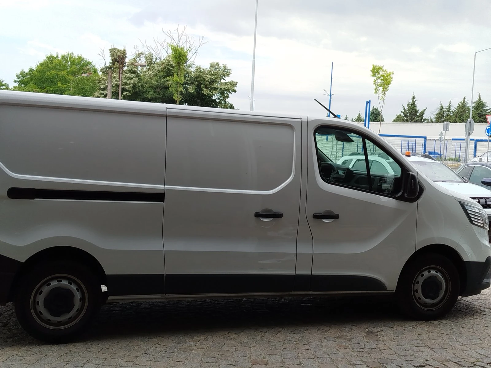Renault Trafic 2.0 dCi/110 к.с/Life, снимка 4 - Бусове и автобуси - 55024590