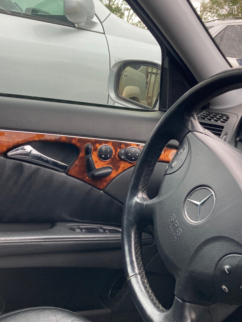 Mercedes-Benz E 320, снимка 5 - Автомобили и джипове - 45693498