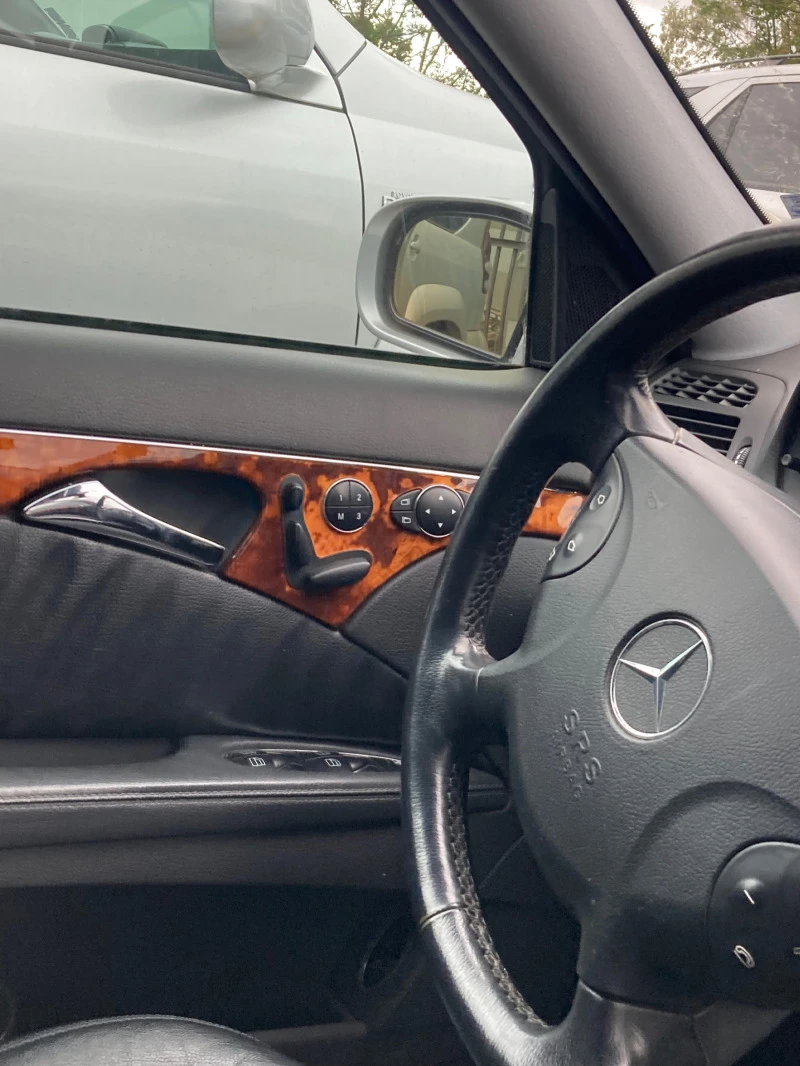 Mercedes-Benz E 320, снимка 5 - Автомобили и джипове - 47249259