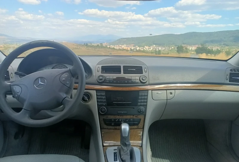 Mercedes-Benz E 320, снимка 5 - Автомобили и джипове - 48563282