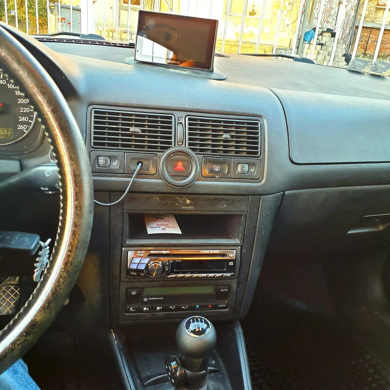 VW Golf 1.6SR, снимка 8 - Автомобили и джипове - 49028565