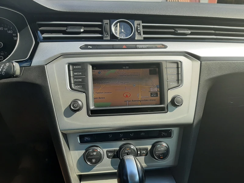 VW Passat  ДИСТРОНИК ЕВРО6В, снимка 13 - Автомобили и джипове - 52293930