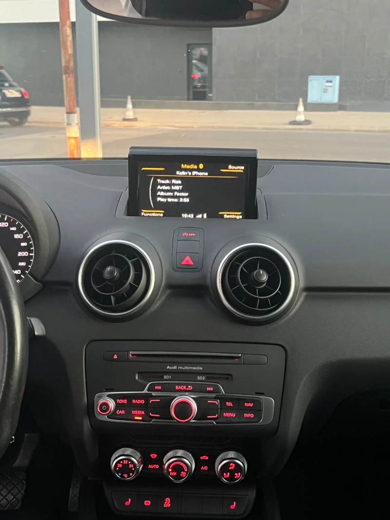 Audi A1, снимка 9 - Автомобили и джипове - 52473125